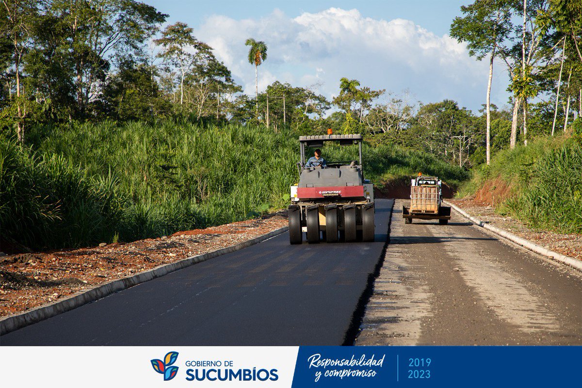 GobSucumbios's tweet photo. 🦺🛣️// El prefecto Amado Chávez, recorrió la mega obra de asfaltado de 4.5 km desde el km 12 de la vía al Coca hacía Yanayacu colegio Hatun Sacha, que presenta un avance del 95% y en los próximos días será inaugurada. 

#AmadoChávezPrefecto
#ResponsabilidadYcompromiso
#VivirMejor https://t.co/vlXE3NHwis
