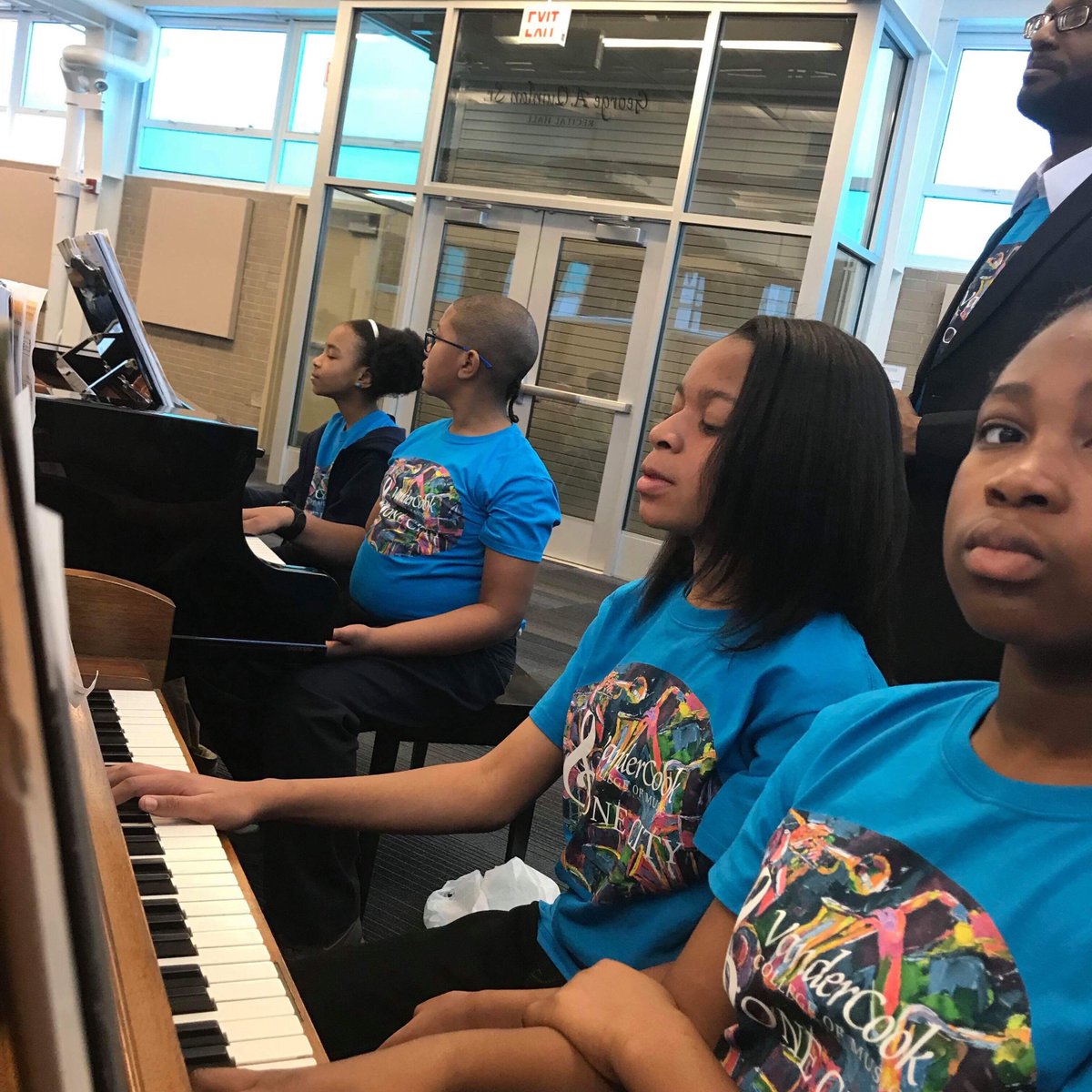 OneCityVCM's tweet image. Please join us on Saturday May 6 at 11:00 a.m. at VanderCook College Of Music, 3125 S. Federal Street, for One City's spring concert!  Live or livestream, vandercook.edu/livestream