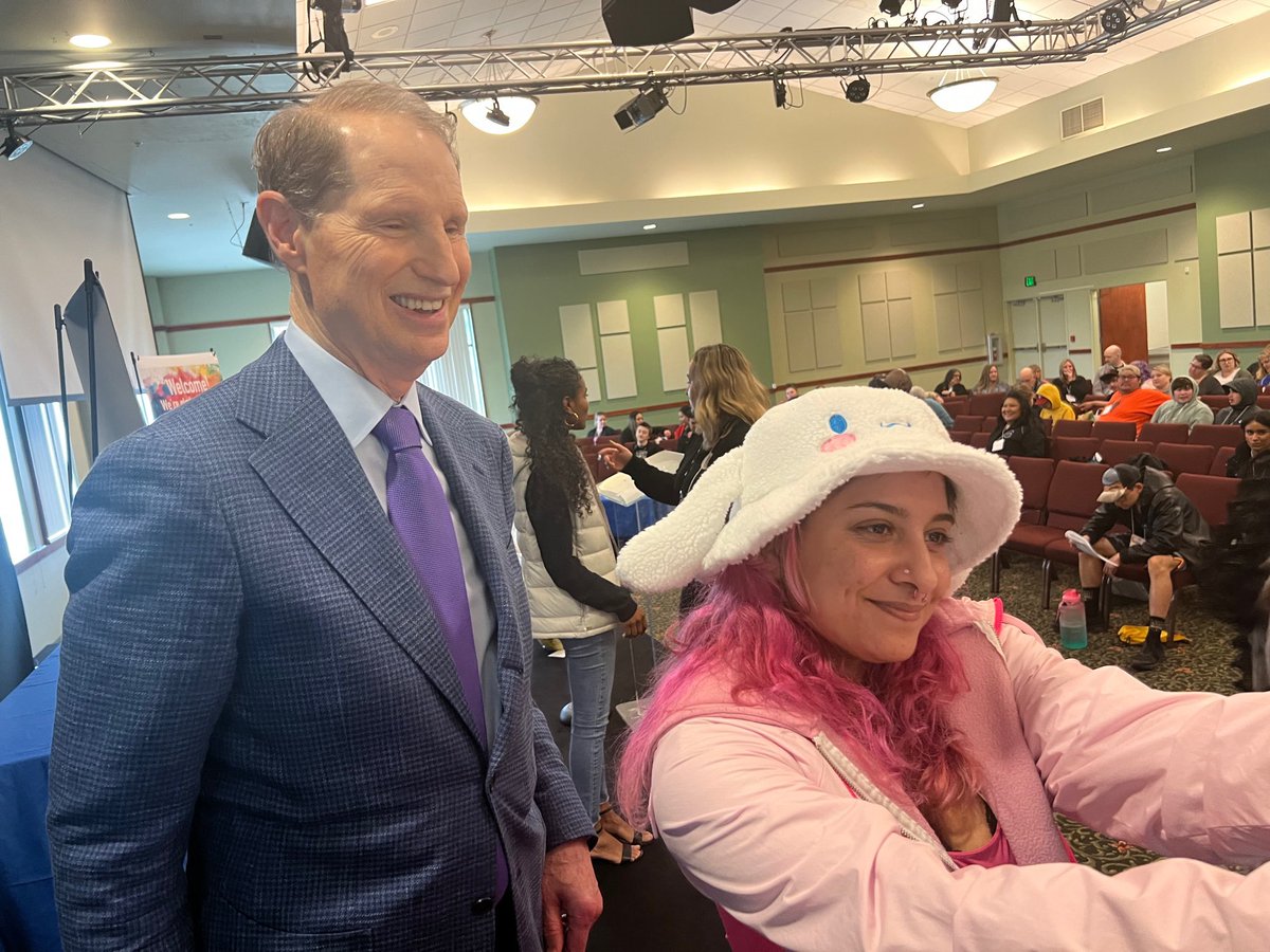 Ron Wyden tweet media