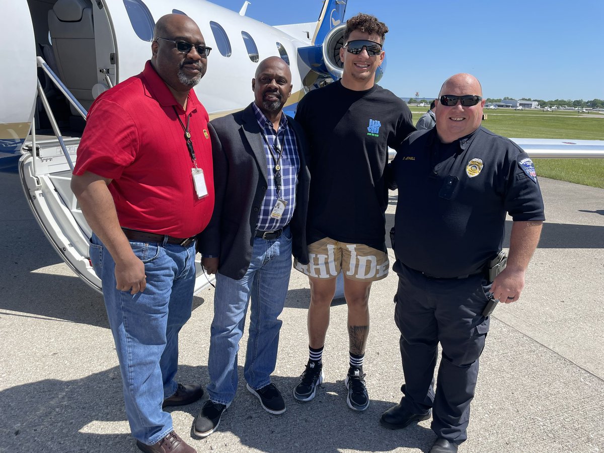 We had the great opportunity to meet QB Patrick Mahomes at the Louisville Muhammad Ali Airport.