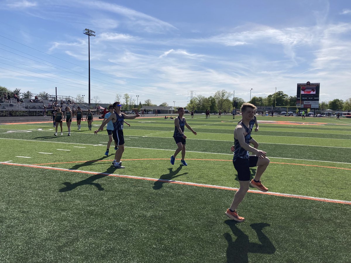 CascadeTandF's tweet photo. Boys 4x800 getting warmed up to start things off tonight!

ICC Conference Meet

Let’s go Cadets https://t.co/zAQdOOo7av