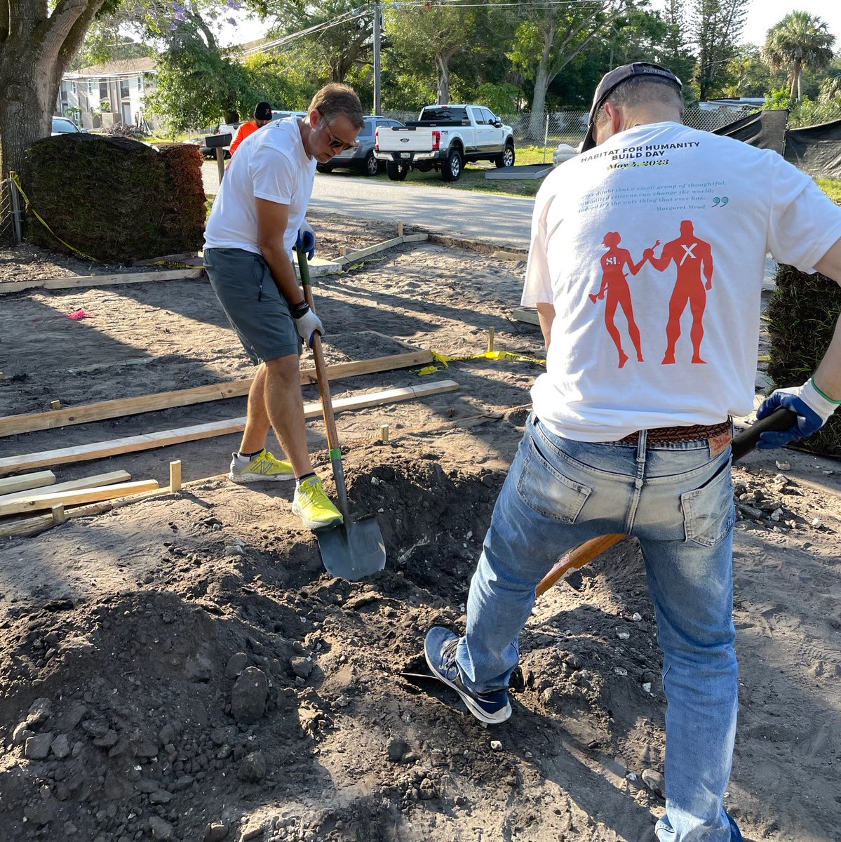 Go Team @MaintenXOnline and Schifino Lee! 🙌 Thanks goes to our client for having us over this week to lend a hand at their build for @HabitatPWP to help finish a new home for the Hovey family. Hope we can do this again soon! #HabitatForHumanity #MaintenX #SchifinoLee #GivingBack