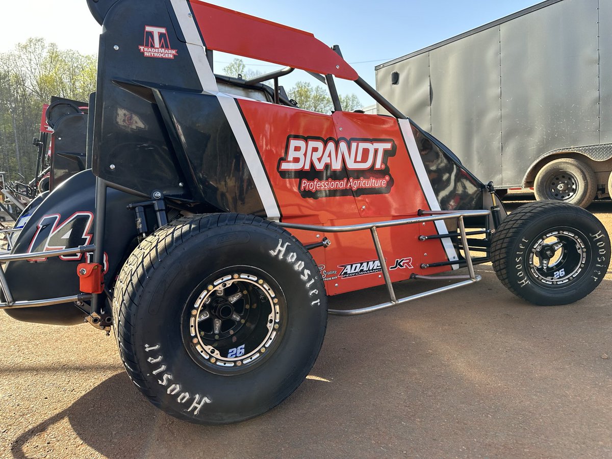 EthanBurdett's tweet photo. Headed N with @jmburdett for 3 nights of speed🏎️ 2night we are @Lindas_Speedway  with the wing on &amp; wing off @BrandtRacing https://t.co/rwW9km8AlE