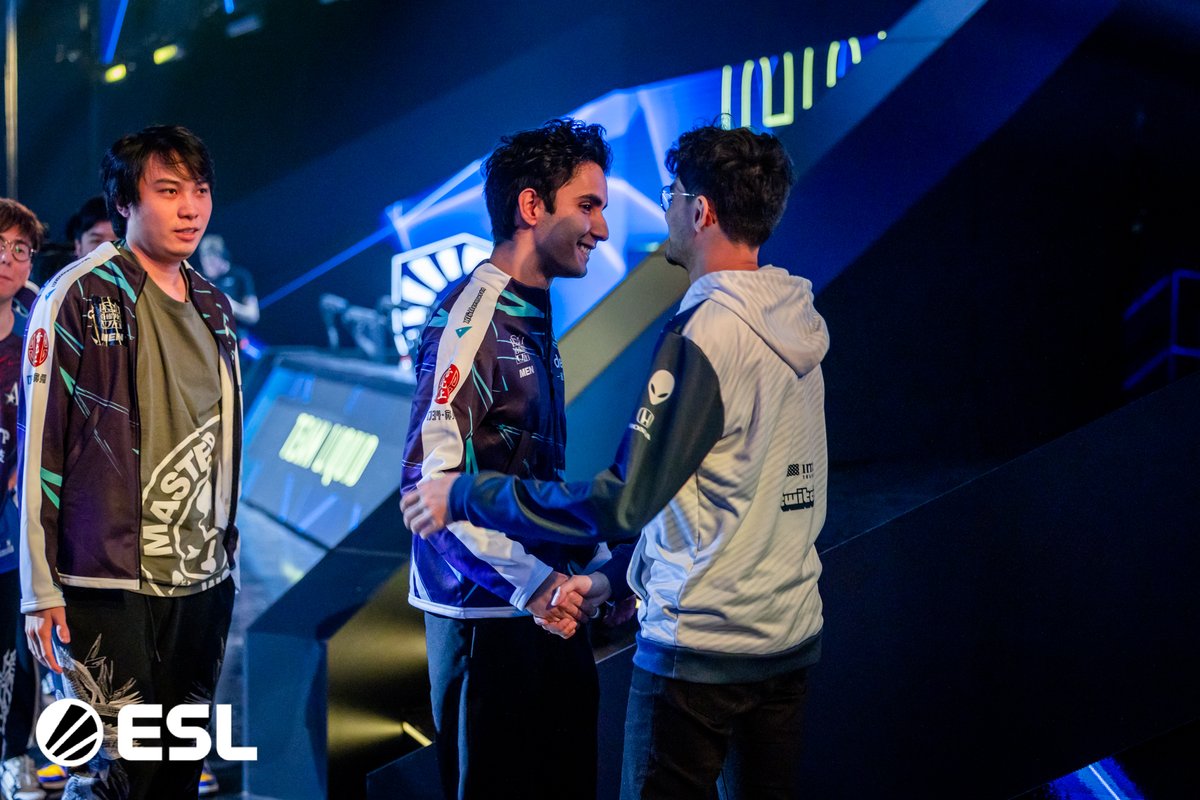 ESLDota2's tweet photo. Day 1 of #ESLOne Berlin has come to a close! There's nothing quite like live audience dota ❤️

See you tomorrow for the penultimate day of the Major! 👋 https://t.co/CIDx6oubGX