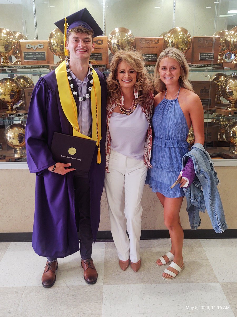 JGElmore10's tweet photo. Never been more proud! The best is yet to come CJ!! Congratulations to my favorite Finance major! Now - show me the money- I'm ready to retire!!! Hahaha! Love my guy! https://t.co/cfr3MqHZW0