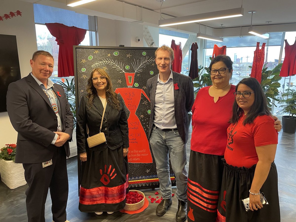 Joined <a href="/NWAC_CA/">NWAC</a> today for the unveiling of “A Woman Not In This World”, a painting from Alan Siliboy, to honour the lives lost and raise awareness on #MMIWG. We will remember, and we will do more, to end this crisis. #polcan