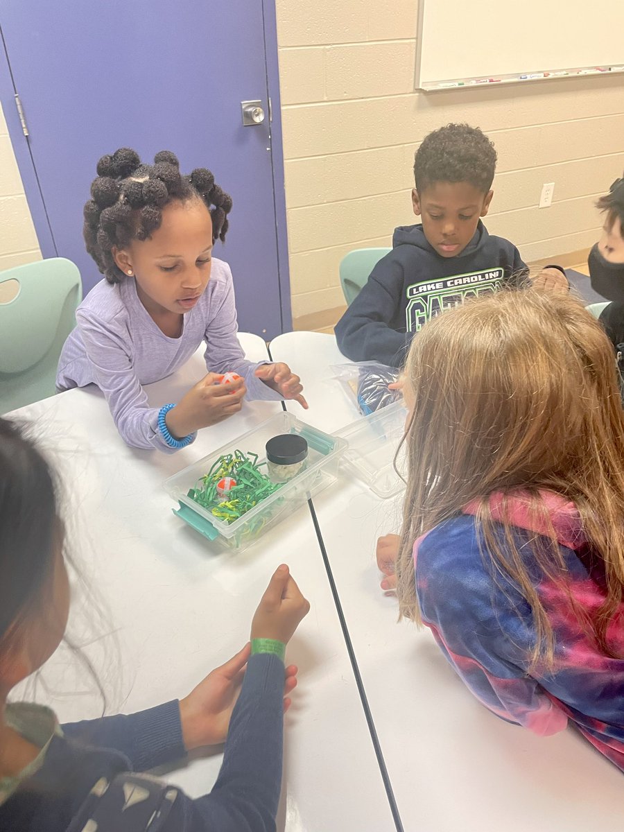 How do seeds move? 💨🍃🌊🐇🐿️ @RiverbanksZoo <a href="/RichlandTwo/">Richland School District Two</a>  #fieldtrip