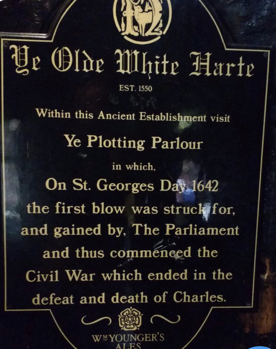wild_julian's tweet photo. Hull’s Ye Olde White Harte with its Plotting Parlour which started the Civil War & didn’t end well for a previous King Charles. Just got an airing on @BBCNews at 10 o’clock 🙂🇬🇧⚔️ #OnlyinHull https://t.co/tJMSFkBmV7
