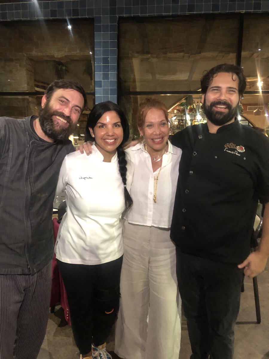 A CASA LLENA en el restaurante #morisoñando. La personalidad definida de @leoescocina se manifiestó a través de sus platos, con una visión única de la tradición de la cocina colombiana, rescatando cada producto, elevando su sabor y reinterpretándola. <a href="/Lacheftita/">Chef Tita</a> <a href="/elBogotano/">Periódico el Bogotano</a>