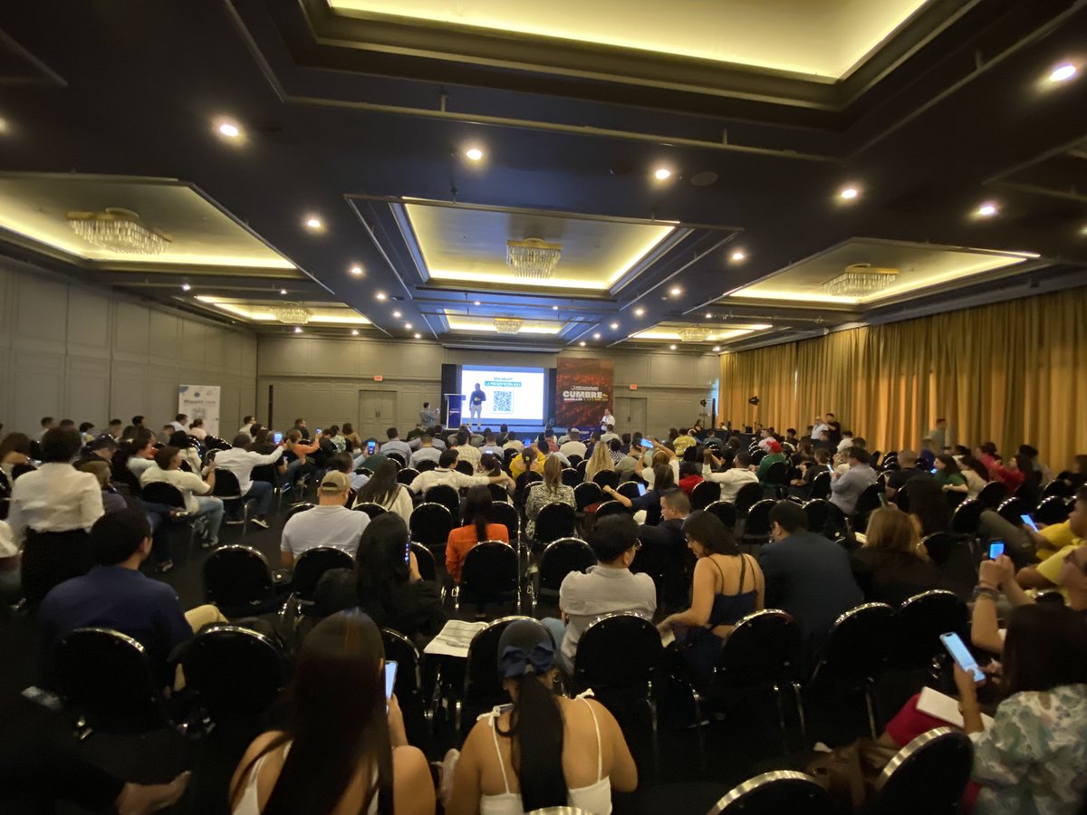 ALLcommx's tweet photo. En la #CumbreMedellín se presentó @havenegas CEO de @CanalPolDig con su ponencia “10 tácticas infaltables en tu campaña política digital” https://t.co/HAF6XQTiaS