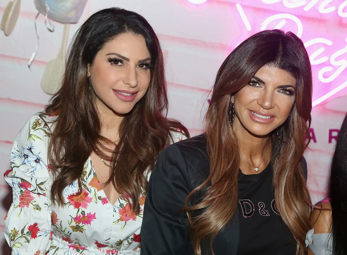 upandadamlive's tweet photo. 🙂 Which of these Bravo duos is your favorite?

👍 LIKE for Jennifer + Teresa or 🔁 RETWEET for Marysol + Alexia! Comment below and let us know why! 

@BravoTV #RHONJ #RHOM #RealHousewives https://t.co/legApaeM84