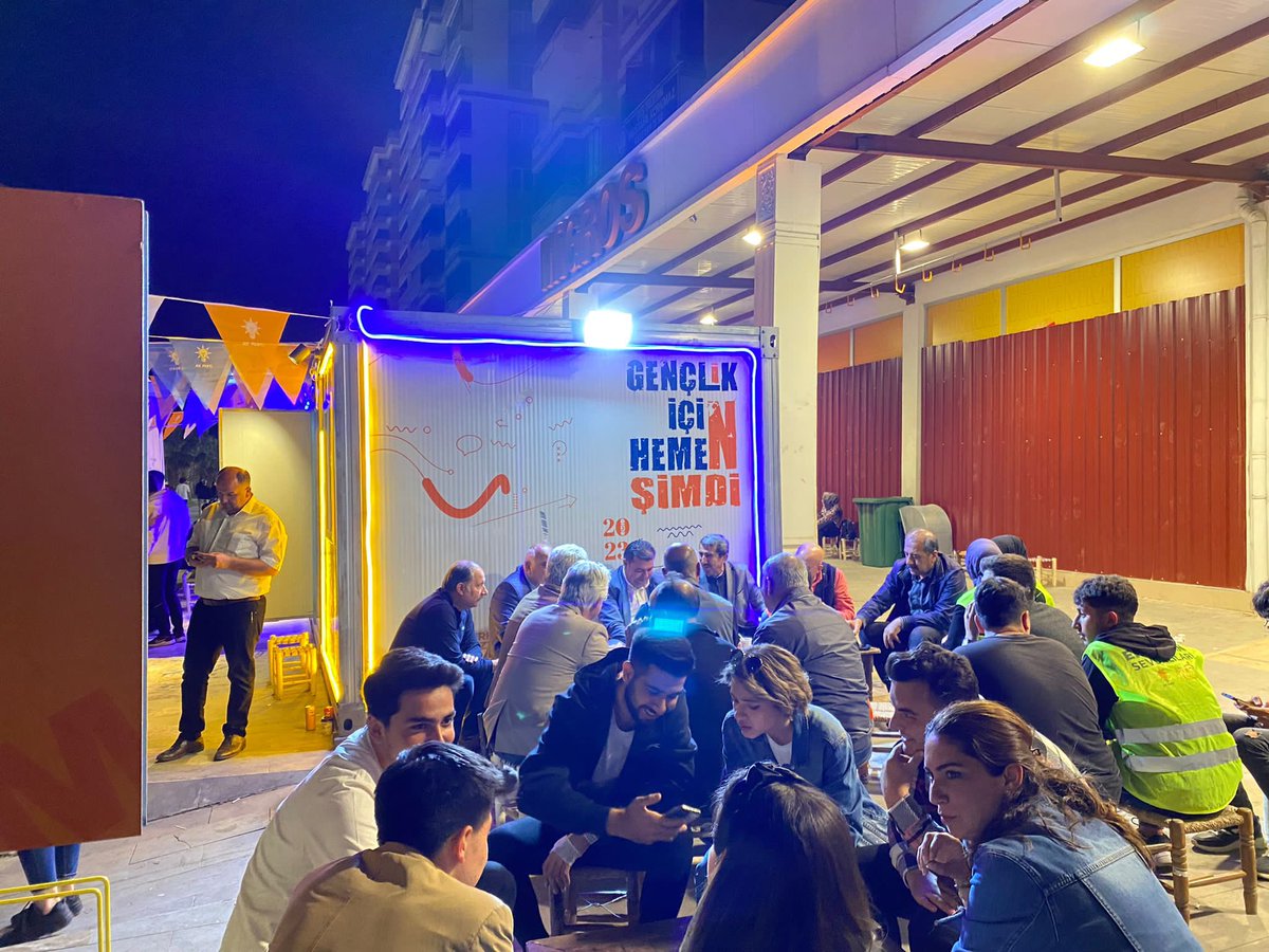 ferenasci's tweet photo. 📍Binevler Uzun Çarşı 

Bu şehrin her sokağında AK Gençliğin izi var.🇹🇷

Gençlik İçin Hemen Şimdi ☕️ 

#GençlikİçinHemenŞimdi 
#KahramanAKgenclersahada https://t.co/uGBEP9WNQD