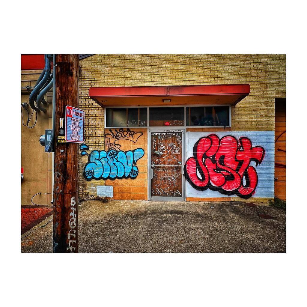 Doors of New Orleans I 
.
.
.
.
#doors #doorsofneworleans #neworleans #louisiana #studiogregoryhurcomb #travel #explore #wander #produce #design #architecture #art #doorsof #photography #fineaet #fineartphoto #fineartphotography #theeveryday #everyday instagr.am/p/Cr4E-_PO3om/