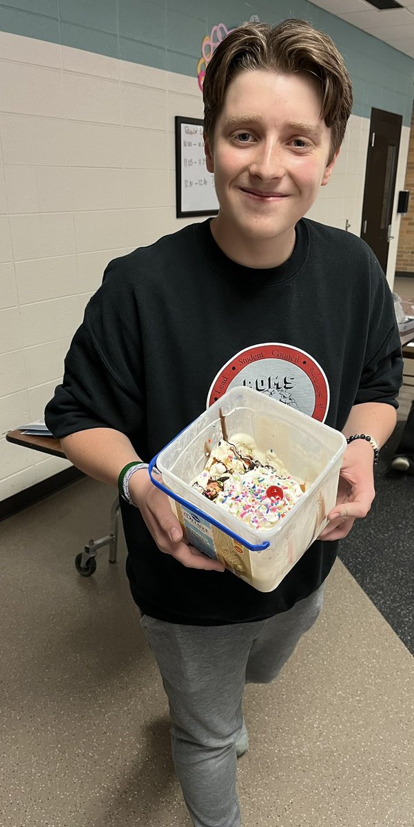MrsPotterack's tweet photo. #ROMSStuCo’s Annual Ice Cream Social was 🍦SWEET🍦
♥️ Thanks to everyone who attended this afternoon! #bulldogproud https://t.co/JH5K50iYjQ