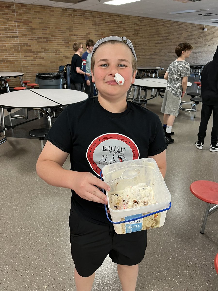 MrsPotterack's tweet photo. #ROMSStuCo’s Annual Ice Cream Social was 🍦SWEET🍦
♥️ Thanks to everyone who attended this afternoon! #bulldogproud https://t.co/JH5K50iYjQ