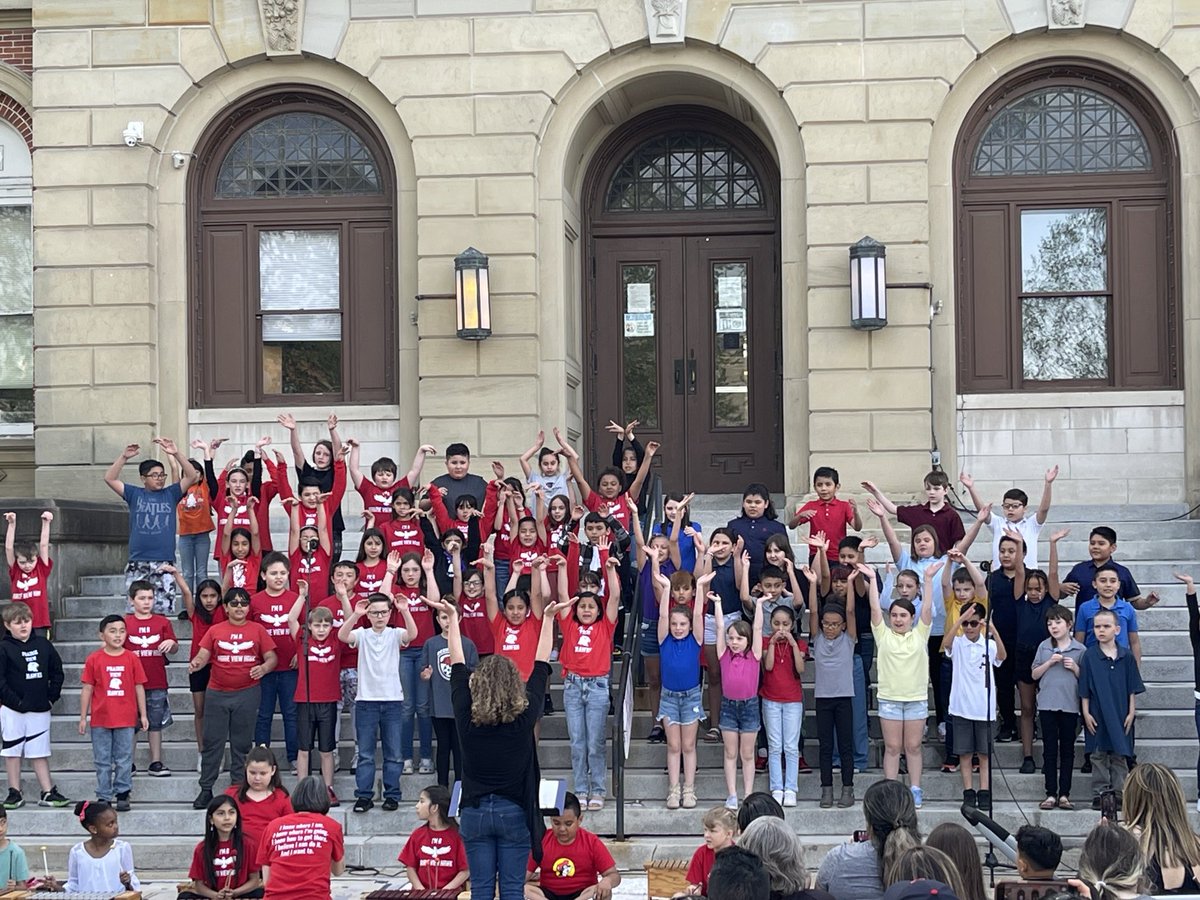 PrarieView and West Goshen 3rd grade choirs did a great job performing at First Fridays on the courthouse steps.  Great job everyone.