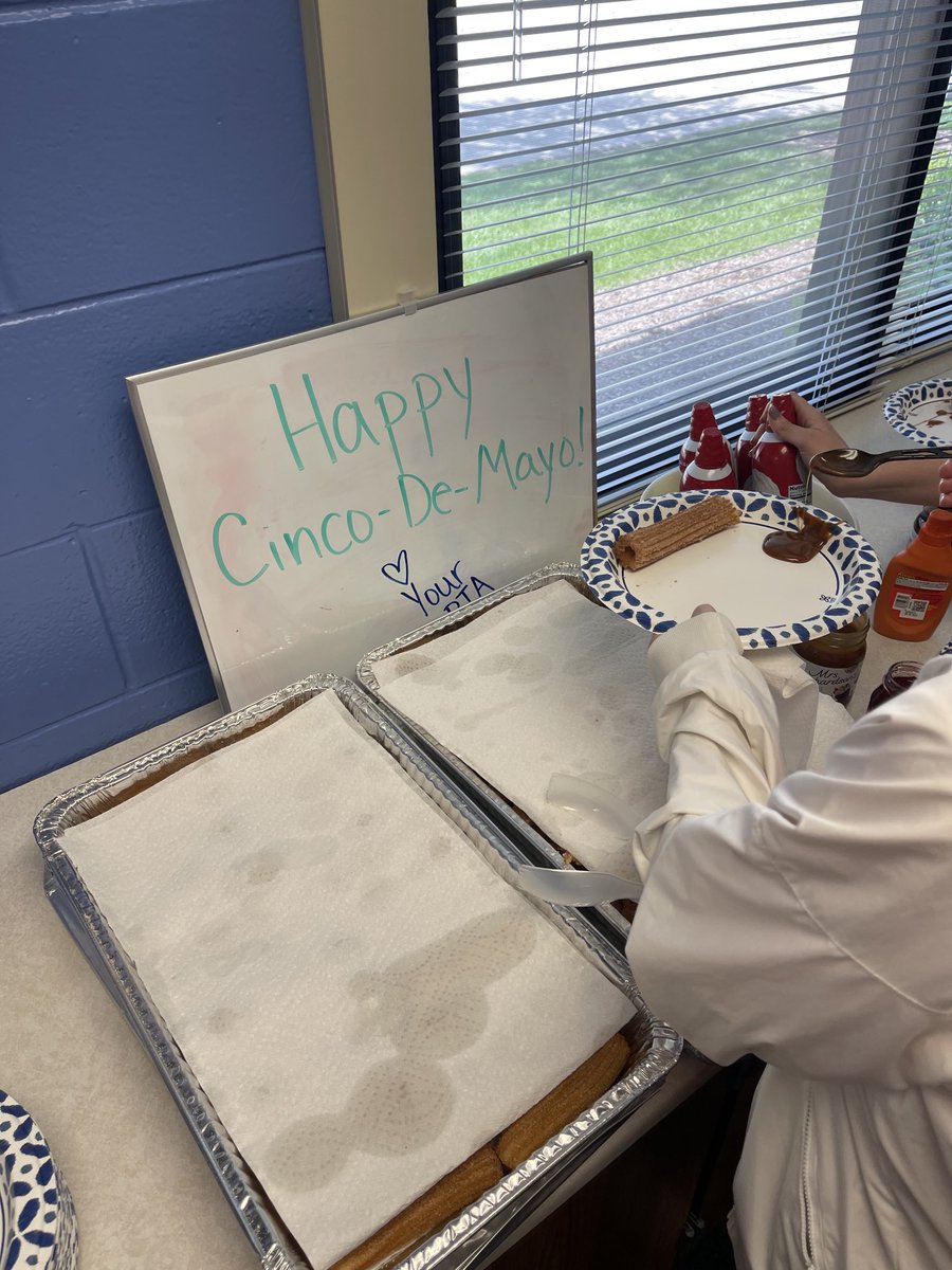 celestefoley21's tweet photo. Thank you to the amazing Lakeview PTA for the yummy churro bar at lunch to celebrate Cinco de Mayo! #wearelakeview https://t.co/MxAVDnMqLR
