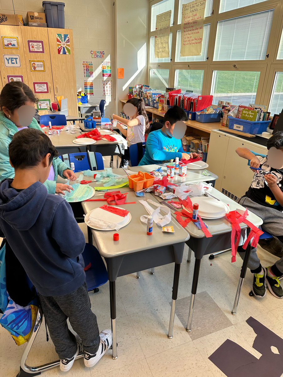 mdalere's tweet photo. A fun morning making piñatas 🪅 #CincoDeMayo https://t.co/tdoEeBm634