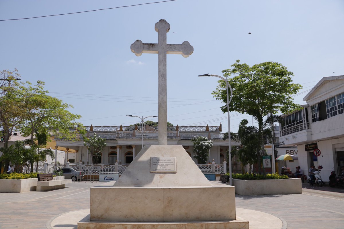 ErasmoZB's tweet photo. El Centro de este municipio representa su historia. La Catedral de Santa Cruz de Lorica tiene un reloj donado por la comunidad Siria y las campanas fueron donadas desde Portugal. https://t.co/egGvKuD9EJ
