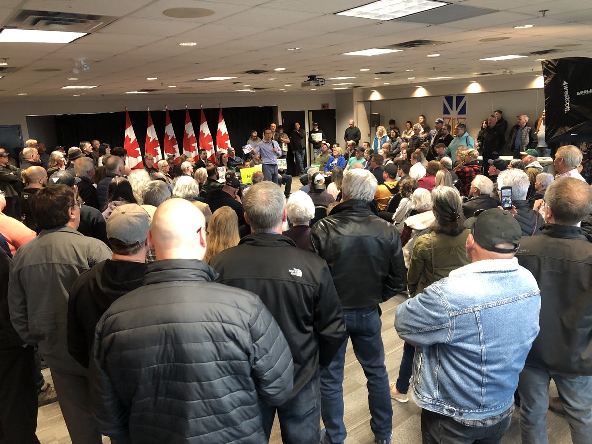 RealDonBradshaw's tweet image. Federal Conservative Party @CPC_HQ leader @PierrePoilievre speaking at this hour to gathering at Corner Brook Civic Centre. Audience includes former Premiers Tom Marshall and Tom Rideout. #nlpoli #cdnpoli