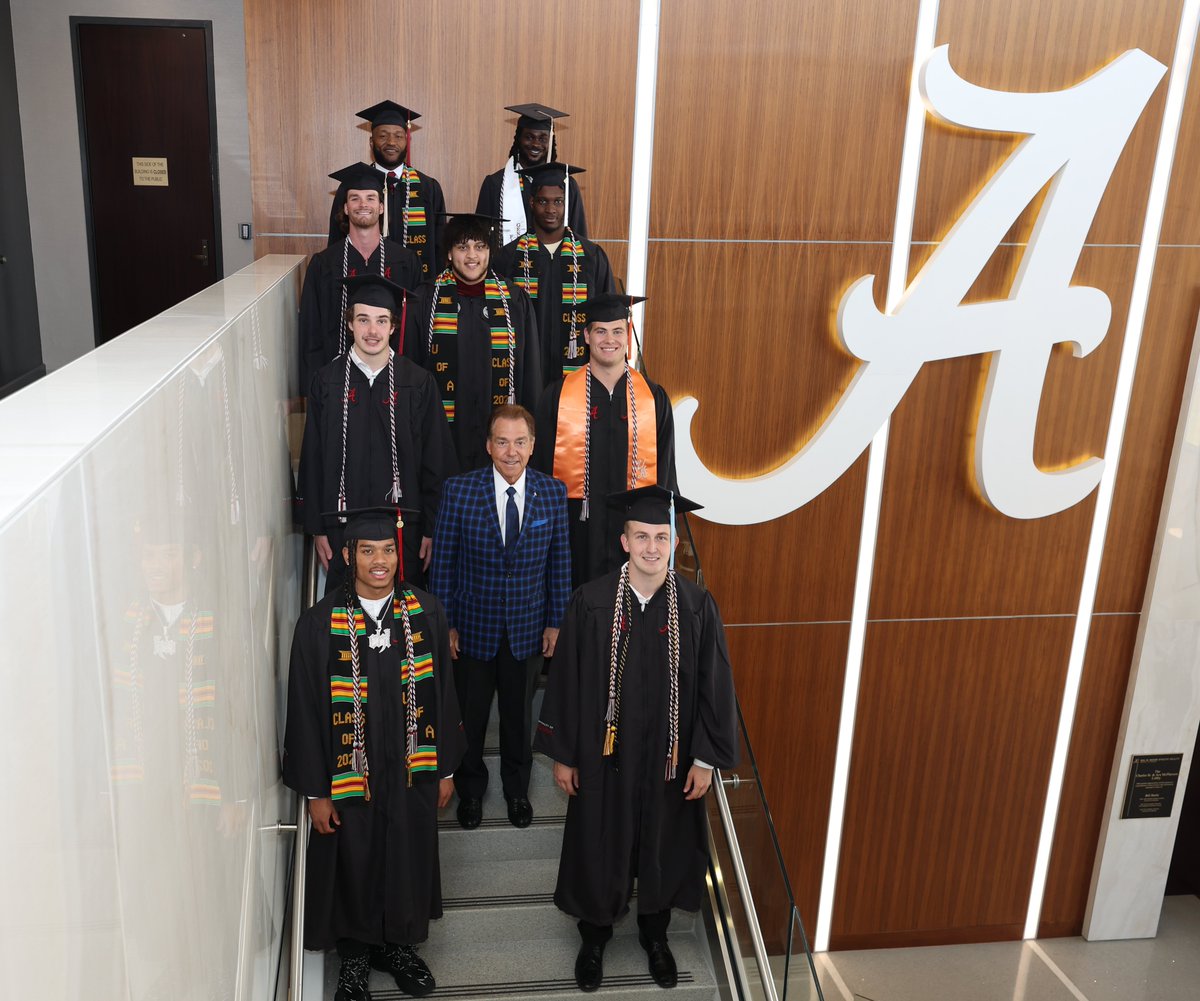 Degree ✔️🎓

Congratulations, Grads!