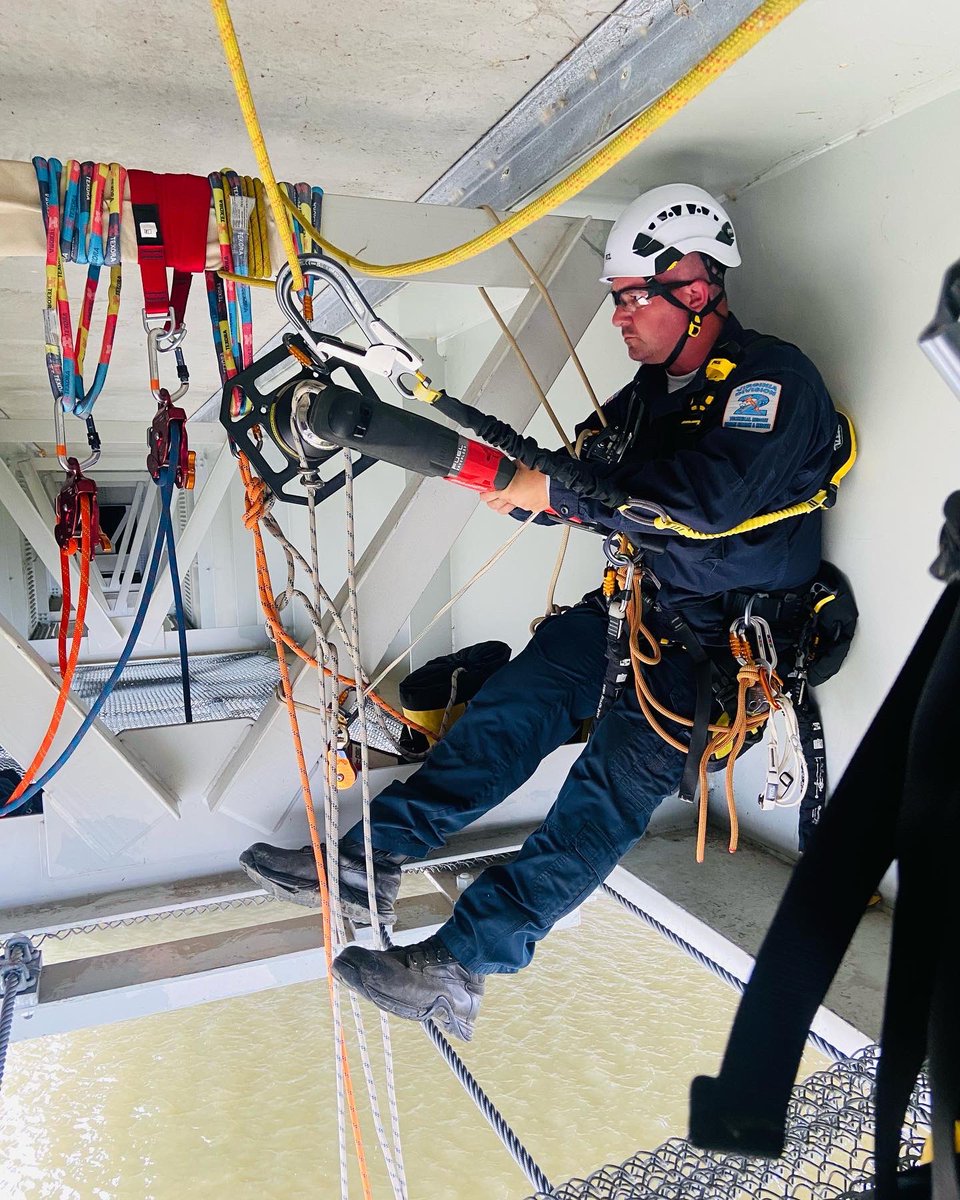 IlowiteJason's tweet photo. Spent this past week as a facilitator for Virginia Rescue Challenge 23. I was assigned a complex rope scenario under the memorial bridge. Great job to all the teams that came through, there’s no other rescue event like Rescue Challenge in the nation. Proud to be a part of it! https://t.co/pk2Kz3UK6u