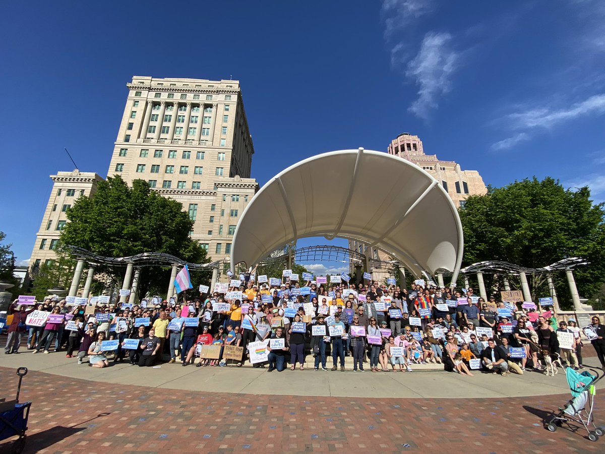 🏳️‍⚧️🏳️‍⚧️🏳️‍⚧️ Wow, y’all - hundreds of came out to #SupportTransYouthNC in Asheville and ensure that the #NCGA hears us loud and clear: We love and support trans youth, we will fight for abortion access, and we oppose extremist attacks on our community in NC. #ncisready