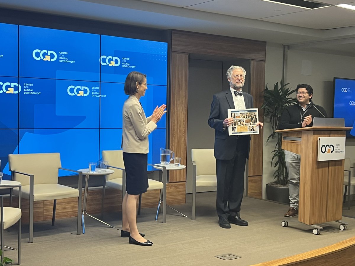 XSBenavides's tweet photo. What a fantastic day learning from Michael Reich (@HarvardChanSPH)  +friends, mentees, colleagues that, as @VeroWirtz said, “we can only teach and mentor when we connect deeply and authentically.” Thank you @VeroWirtz @GarciaRuizJo for this special moment! https://t.co/9DXiCyWWDe