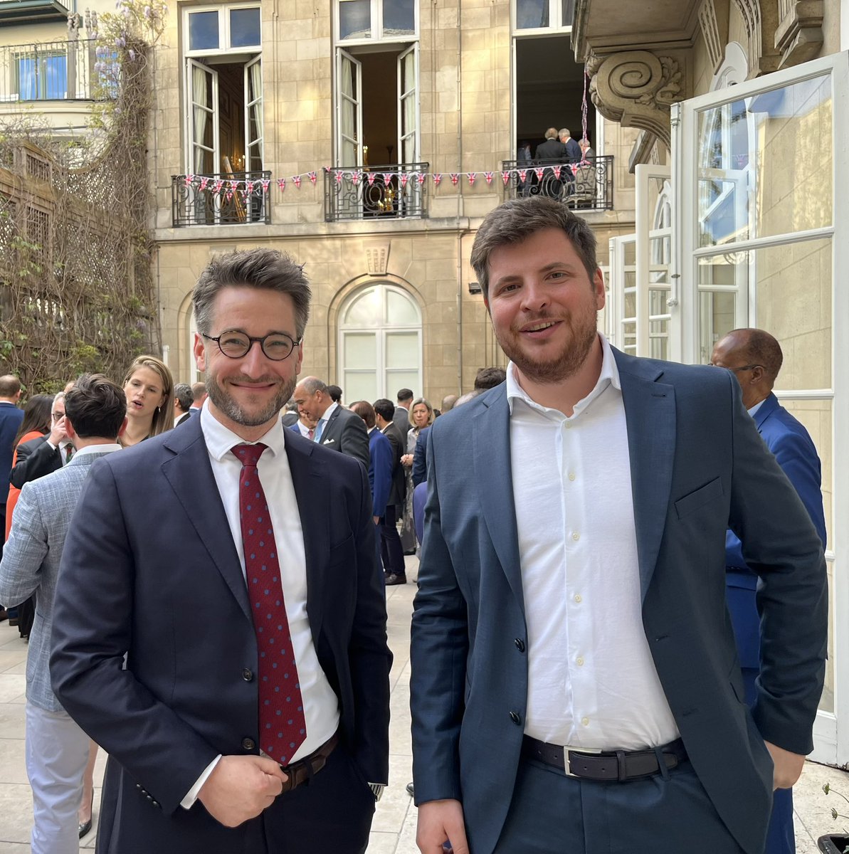 Meeting friends in Brussels. @SebDewailly #Coronation  #BritishEmbassy #KingCharles