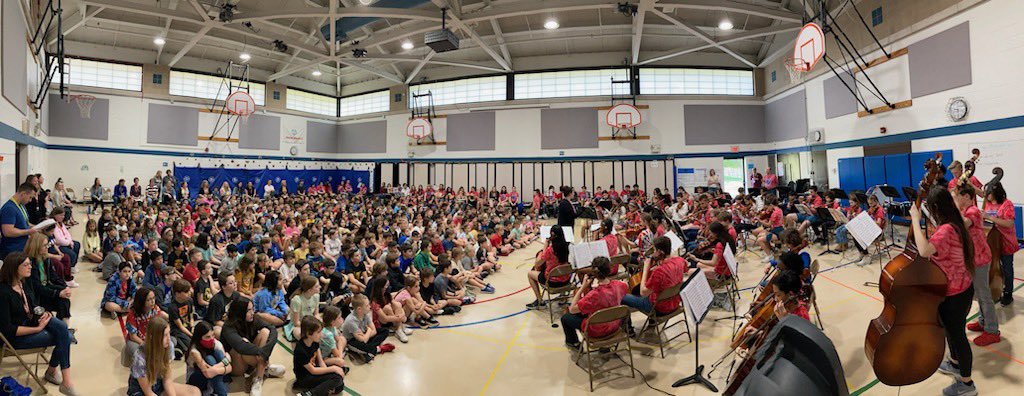 EmersonMusicD64's tweet photo. Congrats to the Emerson Symphonic Band and Philharmonic Orchestra on an AWESOME tour of the grade schools!!! What a great day! #engaged64 https://t.co/Nr1kEAHxI2