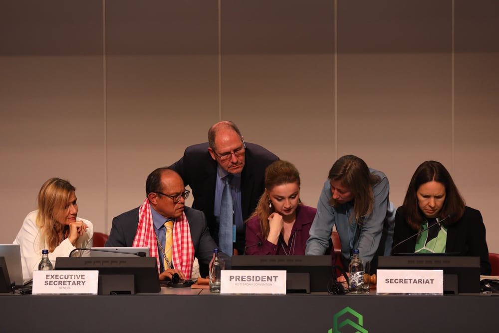 IISD_ENB's tweet photo. Week 1 of #BRSCOPs2023 ended with agreement to stop production & use of chemicals, #DechloranePlus & #UV328
Lengthy consultations & sincere statements led to agreement on Co-Chairs for talks on the proposal to add an Annex to the #RotterdamConvention
🔗➡️https://t.co/W4zTg0rSyz https://t.co/FOJbBFd0JP