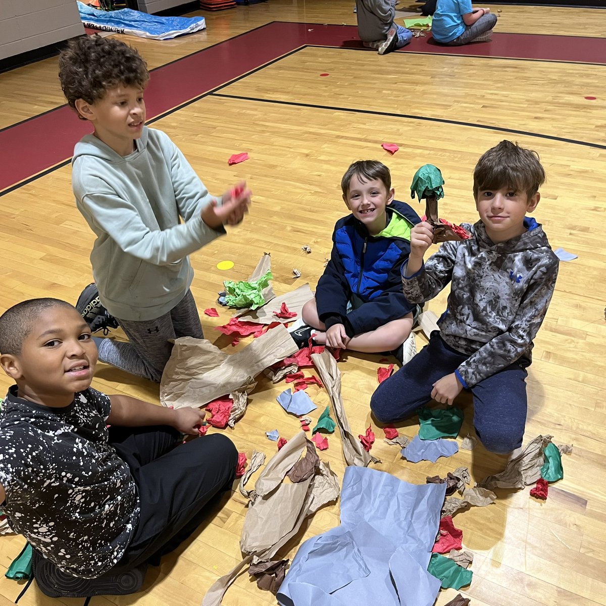 MissEllington_'s tweet photo. We 🤍 STEM Day!! 
Today we learned the power of failing, and how that’s our first attempt in learning✨ 
@Mrs_Blakes @rocker_ccsd @ClarkCreekSTEM https://t.co/Az9bTGL0dT
