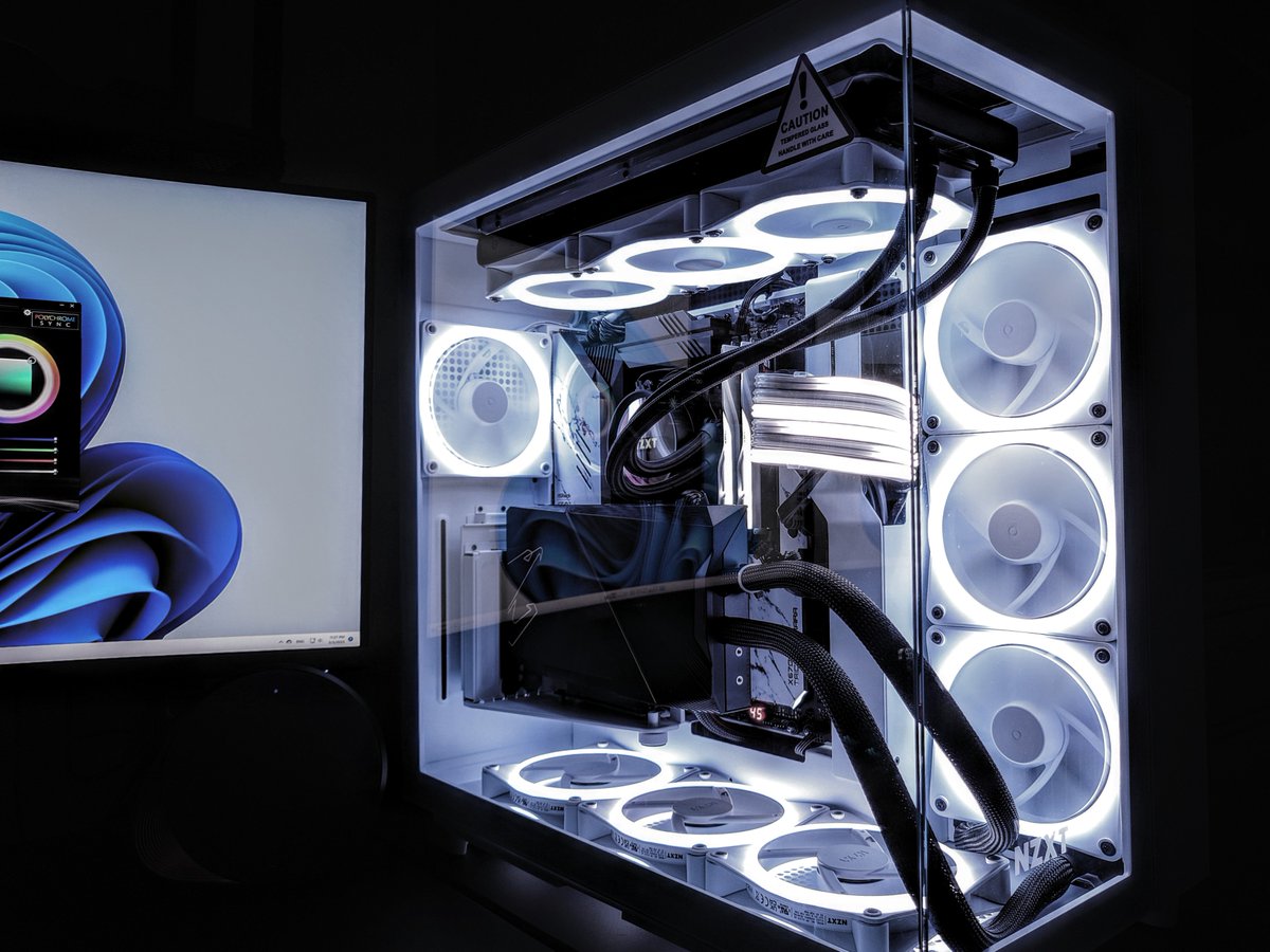 nobitaso_o's tweet photo. New NZXT PC!
CPU: Ryzen 9 7950X3D
GPU: AORUS GeForce RTX4090 XTREME WATERFORCE
M/B: ASROCK X670E TAICHI CARRARA 
MEM: GSKILL TRIDENT Z5RGBS 64GB(OC6,000MHz)
SSD: SAMSUNG 980PRO 2TB x2
CASE: NZXT H9ELITE
#AMD 
#RYZEN9 
#ASROCK 
#GSKILL 
#gigabyte 
#rtx4090 
#980PRO https://t.co/m4QXurykp5