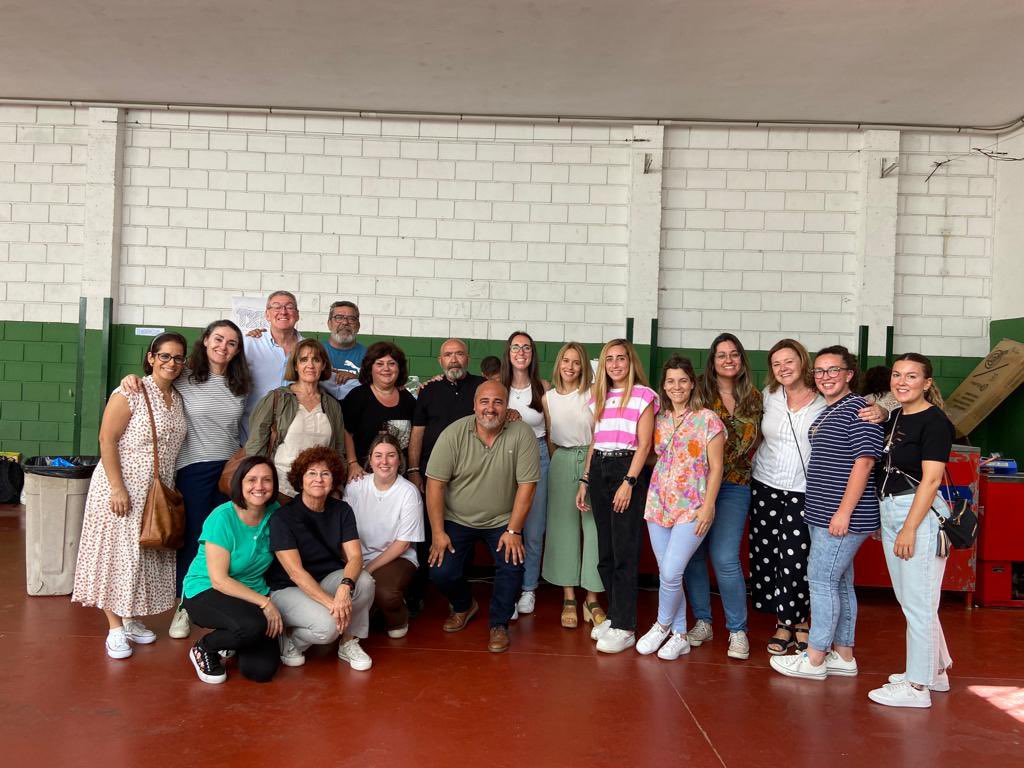 SJObrero's tweet photo. DÍA DEL PATRÓN 🥳

Disfrutamos de este día tan especial juntos. Gracias a todos los que lo habéis hecho posibles: familias, alumnos, profesores... 

¡Gracias a toda la familia de San José Obrero! 🤍

#ColegiosDiocesanos #ECOaulasFV https://t.co/jGLuXlKnDJ