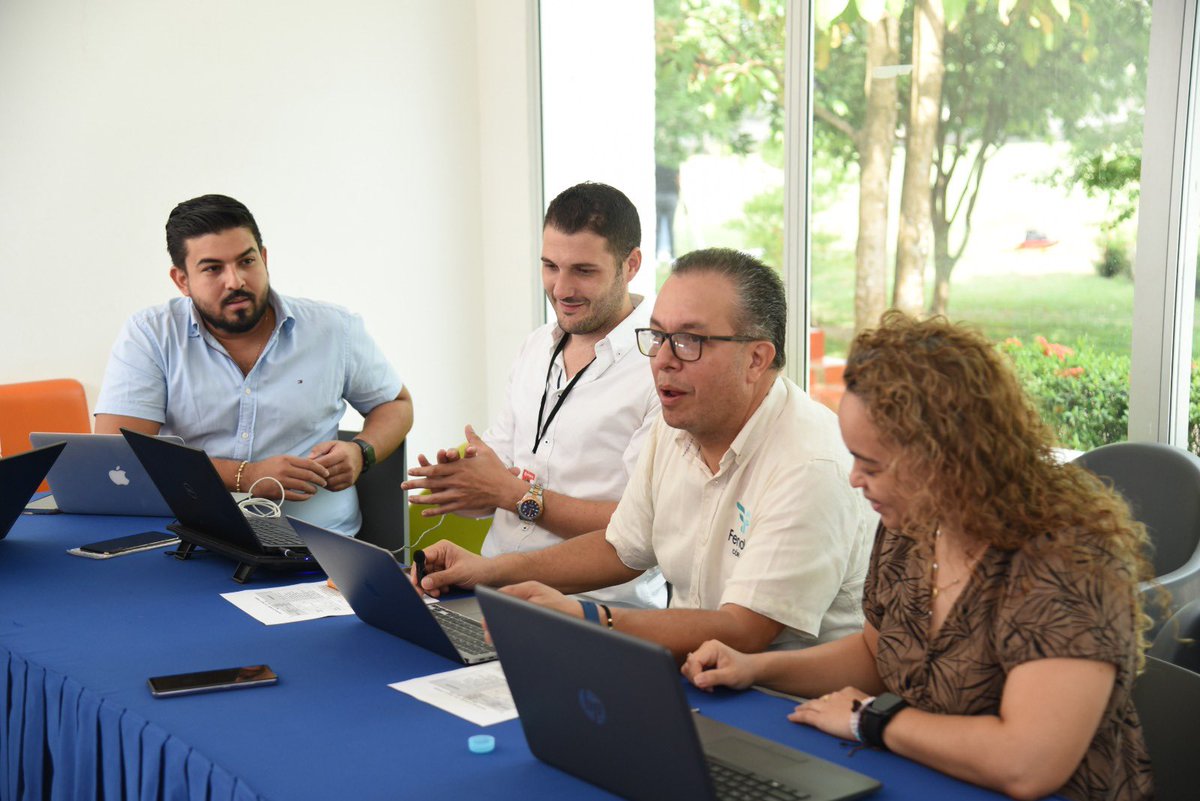 AsobaresMon's tweet photo. Hoy con @FenalcoCordoba evaluando las iniciativas de los estudiantes de @upbmonteria para resolver problemáticas de afiliados de asobares Montería https://t.co/BZyWoGtUXs