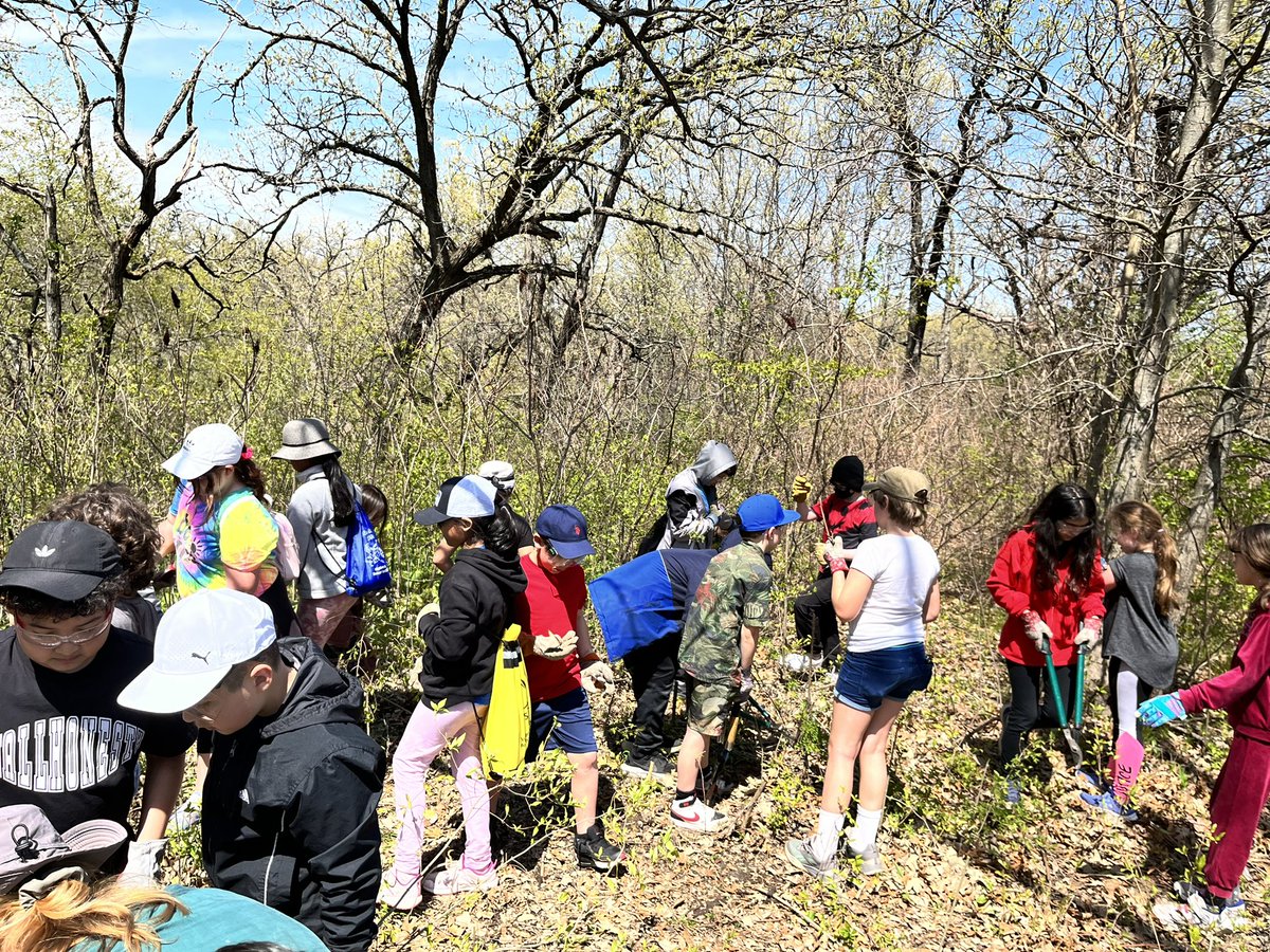 ELforestfriends's tweet photo. Beautiful day to learn about and explore Glacial Park. #pvlearns @DiscoverMCCD https://t.co/zGKcv9zIFK