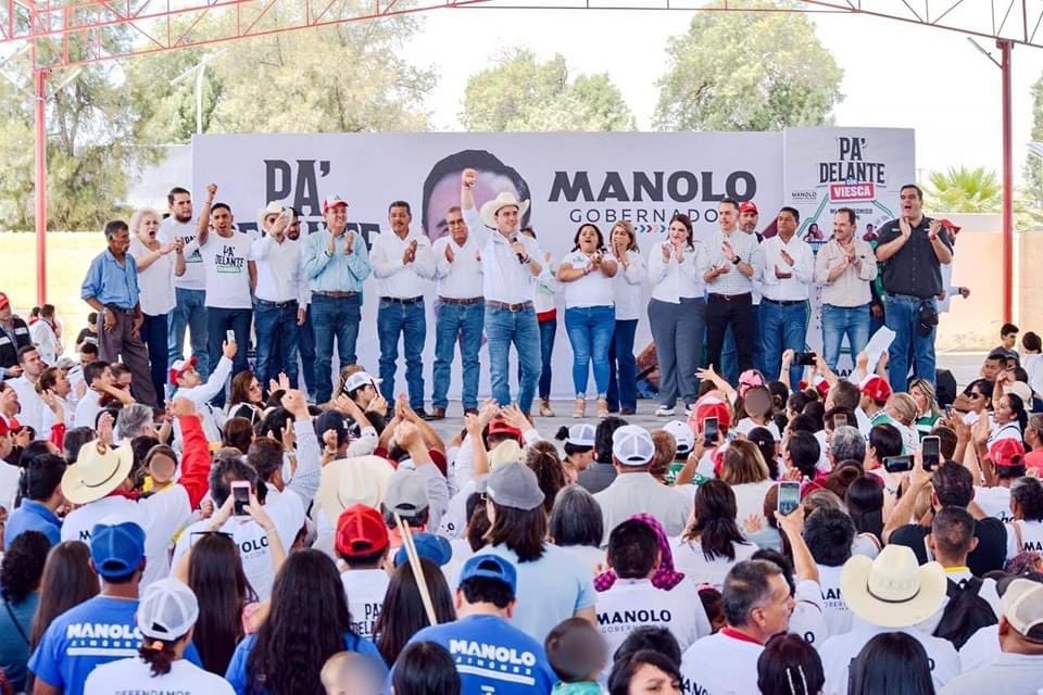 RONOFRE58's tweet photo. En equipo 🤝🏼 seguiremos construyendo un Estado Mejor, Juntos fortaleceremos los programas sociales en apoyo a nuestra gente más vulnerable. 👨‍👩‍👧‍👦
Agradezco mucho su apoyo, este próximo 4️⃣ de junio ¡VAMOS A GANAR! 💪🏼
#PaDelanteConOnofre✅ #ManoloGobernador
#OnofreDiputado #Distrito7 https://t.co/LAcPei5EGh