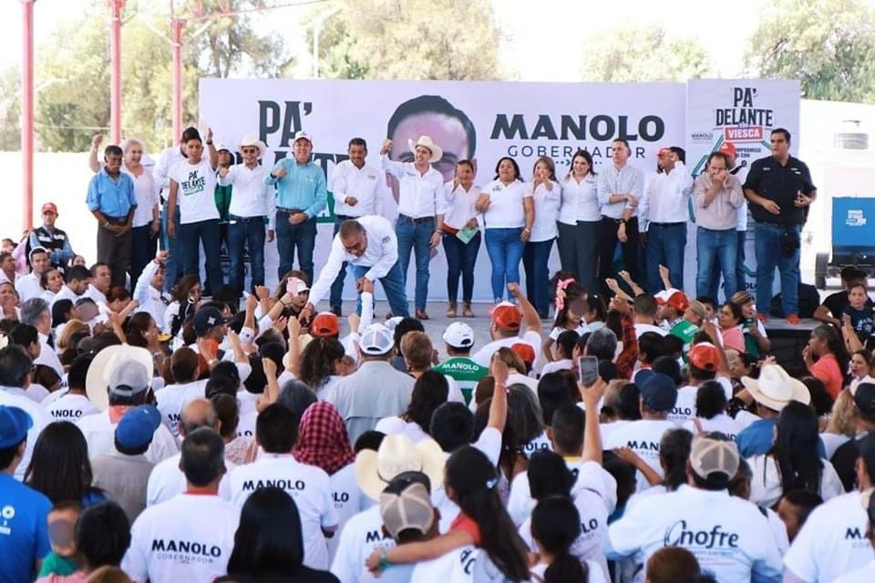 RONOFRE58's tweet photo. En equipo 🤝🏼 seguiremos construyendo un Estado Mejor, Juntos fortaleceremos los programas sociales en apoyo a nuestra gente más vulnerable. 👨‍👩‍👧‍👦
Agradezco mucho su apoyo, este próximo 4️⃣ de junio ¡VAMOS A GANAR! 💪🏼
#PaDelanteConOnofre✅ #ManoloGobernador
#OnofreDiputado #Distrito7 https://t.co/LAcPei5EGh