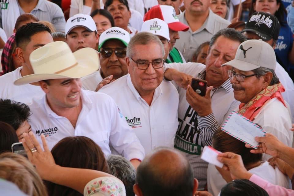 RONOFRE58's tweet photo. 🔵🔴🟡 Está mañana le dimos la bienvenida al municipio de #VIESCA, a nuestro Futuro Gobernador Manolo Jiménez Salinas. 🤠

Por qué #Coahuila es nuestra casa 🏘️ hoy vamos #EchadosPaDelante➡️.

@PRICoahuila @rigofuentes @PRIViescaCoah @PRImatcoah https://t.co/V19HbQENMV