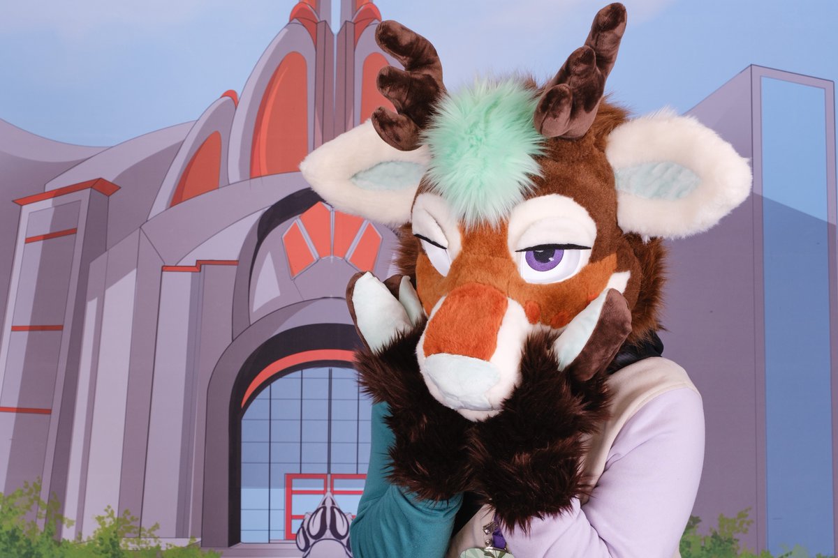 It's #FursuitFriday !