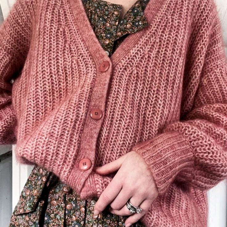 Clari 🖤 (@simplypxyno) on Twitter photo —For You by <a href="/JodiEllenMalpas/">Jodi Ellen Malpas</a>
✨ Romance
This book made me cry, laugh and believe in love, definitely one of my favorites reads of this year ✨🤍
5/5 ⭐⭐⭐⭐⭐ —For You by <a href="/JodiEllenMalpas/">Jodi Ellen Malpas</a>
✨ Romance
This book made me cry, laugh and believe in love, definitely one of my favorites reads of this year ✨🤍
5/5 ⭐⭐⭐⭐⭐