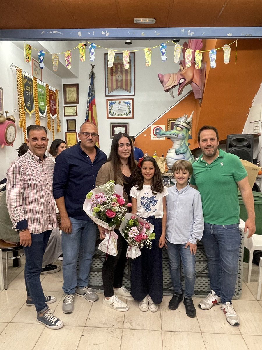 FallaFelixPiz's tweet photo. Nuestros representantes para las Fallas 2024 son: 
- FMI: Ana David 
- PInf: Juan Ricardo Puchades 
- FM: Carla Garcia 
¡Enhorabuena a los tres! Os deseamos un feliz reinado junto a los presidentes Alfredo Forriols, Juan Antonio Macarro y Jorge Castaño. https://t.co/dheK51LfbQ