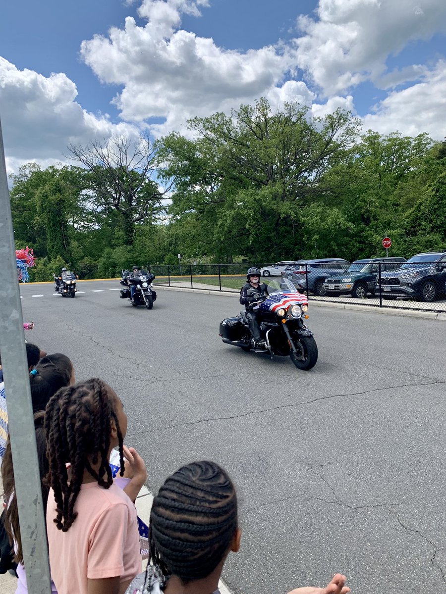 mcubb's tweet photo. Veteran’s Bike Ride! Proud of our Heroes. 😎🇺🇸❤️💙🤍 #usa #Veterans #motorcycles #dumfriesdragons @DumfriesES @StarrGranby https://t.co/GNjtZojMao