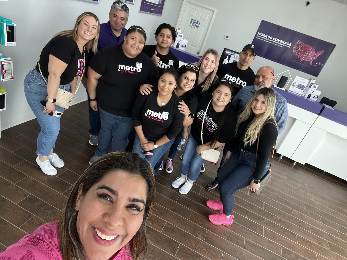 Cynthia87575389's tweet photo. We had an amazing time visiting stores, thank you for all you all do for the RGV  @purely_wireless https://t.co/z2tzoD9PyG
