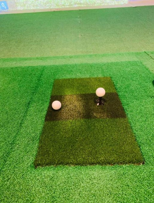 Fitri_ulan24's tweet photo. Summer is like winter, do you want to play golf together indoors today? https://t.co/aF19xkup3J