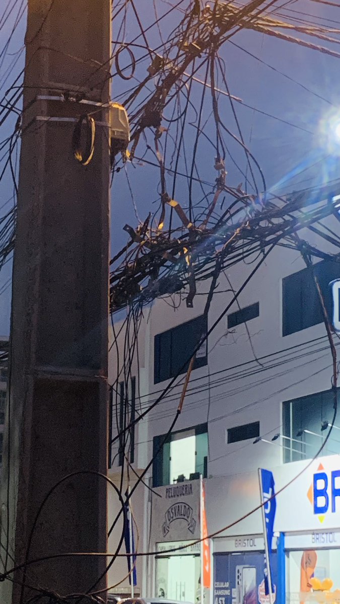 danieldelorenzi's tweet photo. @TigoParaguay ahora si creo accidente el cable.. @TelefuturoInfo @ABCCardinal @1000_am @venusmedia https://t.co/5eRr3GEzIZ