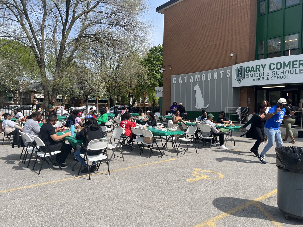 BeNobleGCMS's tweet image. Comer staff today! #BeNoble #Catamount @BeNobleGCCP