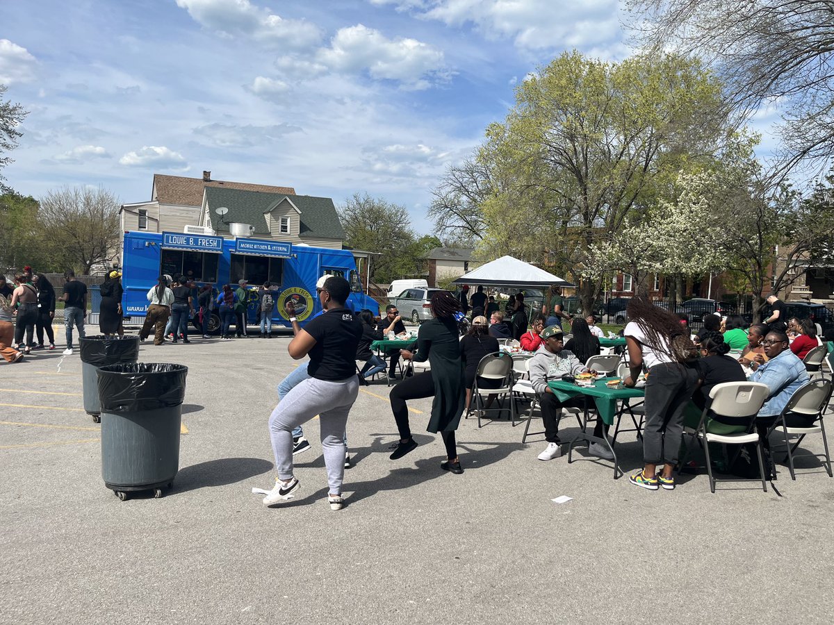 BeNobleGCMS's tweet image. Comer staff today! #BeNoble #Catamount @BeNobleGCCP