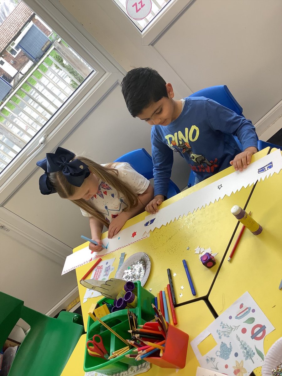 HurstKnollY2's tweet photo. We have had a fantastic day celebrating the King's Coronation. We have made crowns and flags, decorated biscuits and done some super letter writing. https://t.co/A8hCIJMWer
