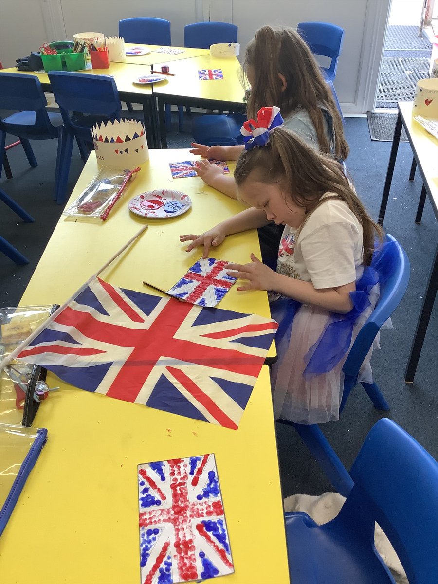 HurstKnollY2's tweet photo. We have had a fantastic day celebrating the King's Coronation. We have made crowns and flags, decorated biscuits and done some super letter writing. https://t.co/A8hCIJMWer